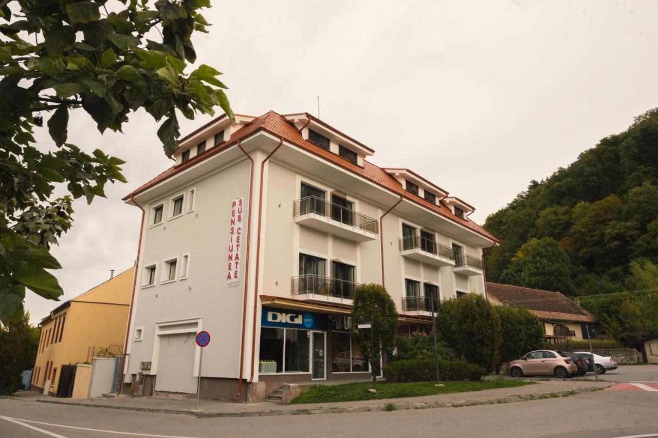 Hotel Sub Cetate Rîşnov Exterior foto