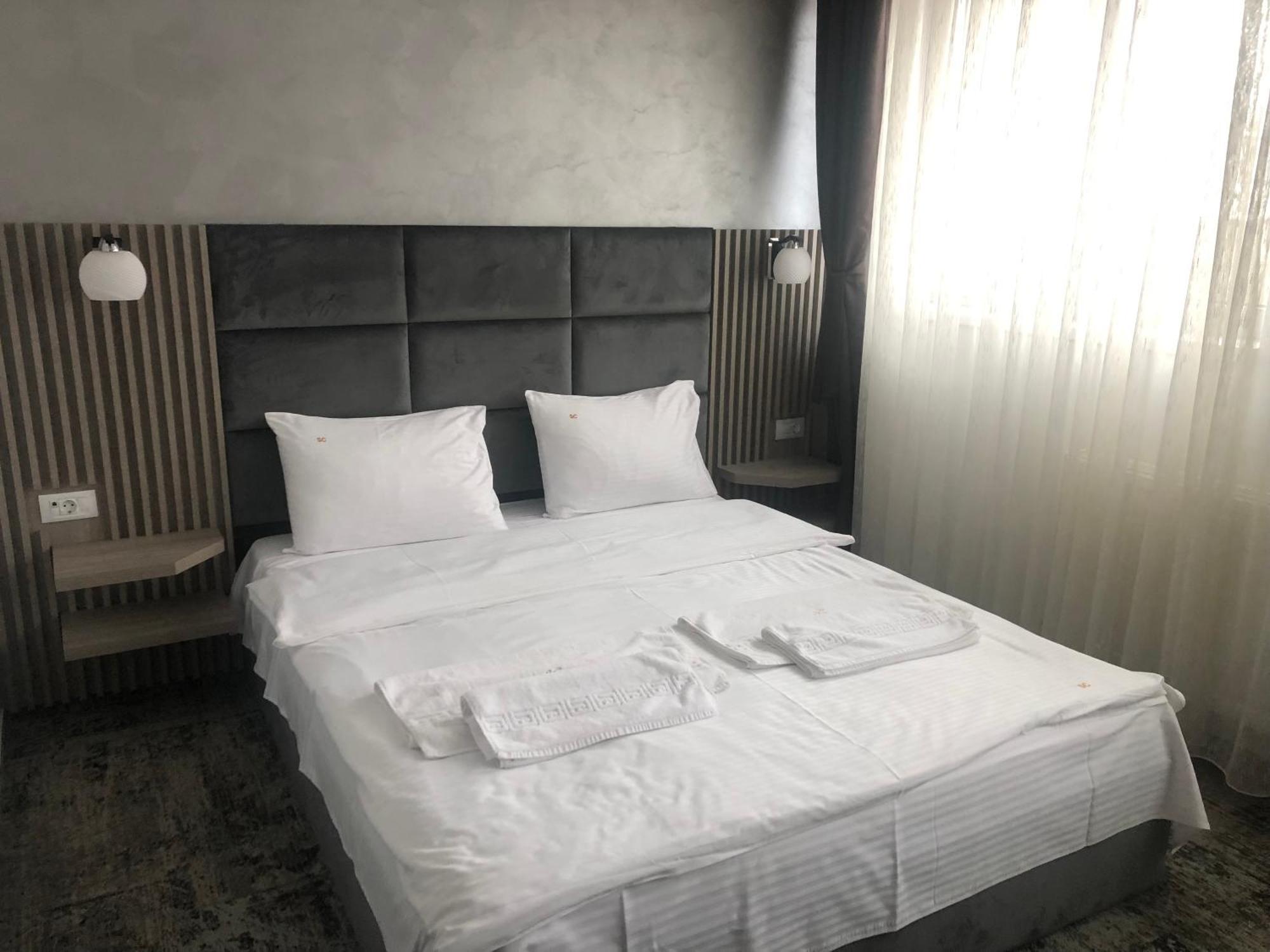 Hotel Sub Cetate Rîşnov Exterior foto