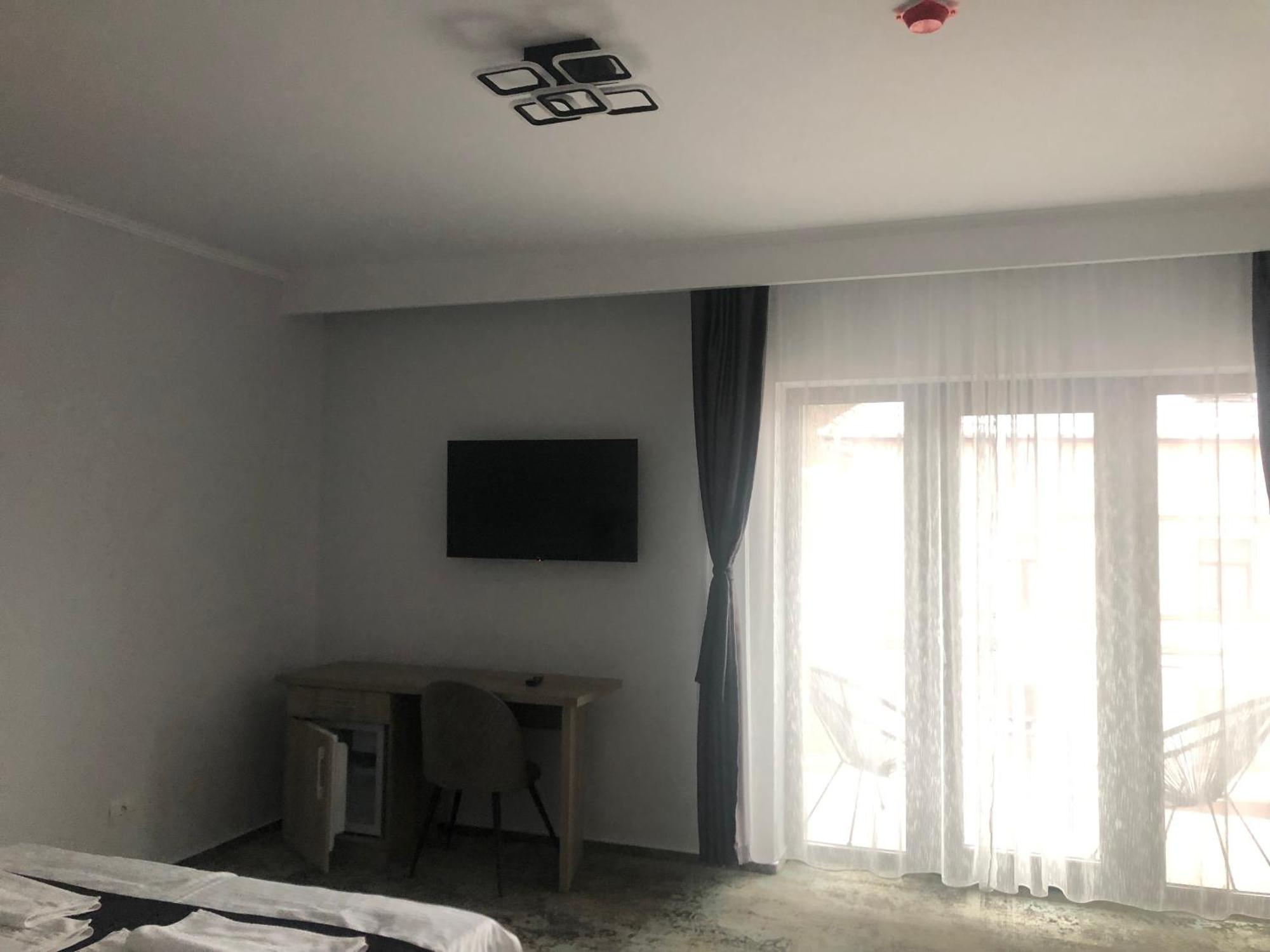 Hotel Sub Cetate Rîşnov Exterior foto